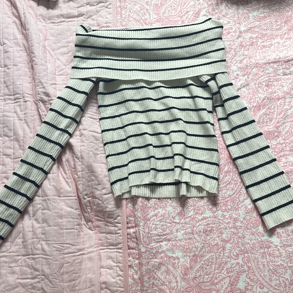 H&M off the shoulders nice dressy top.
